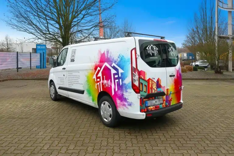 Professionelle Fahrzeugbeschriftung eines Firmenwagens in Hannover durch P&K Schmiedel