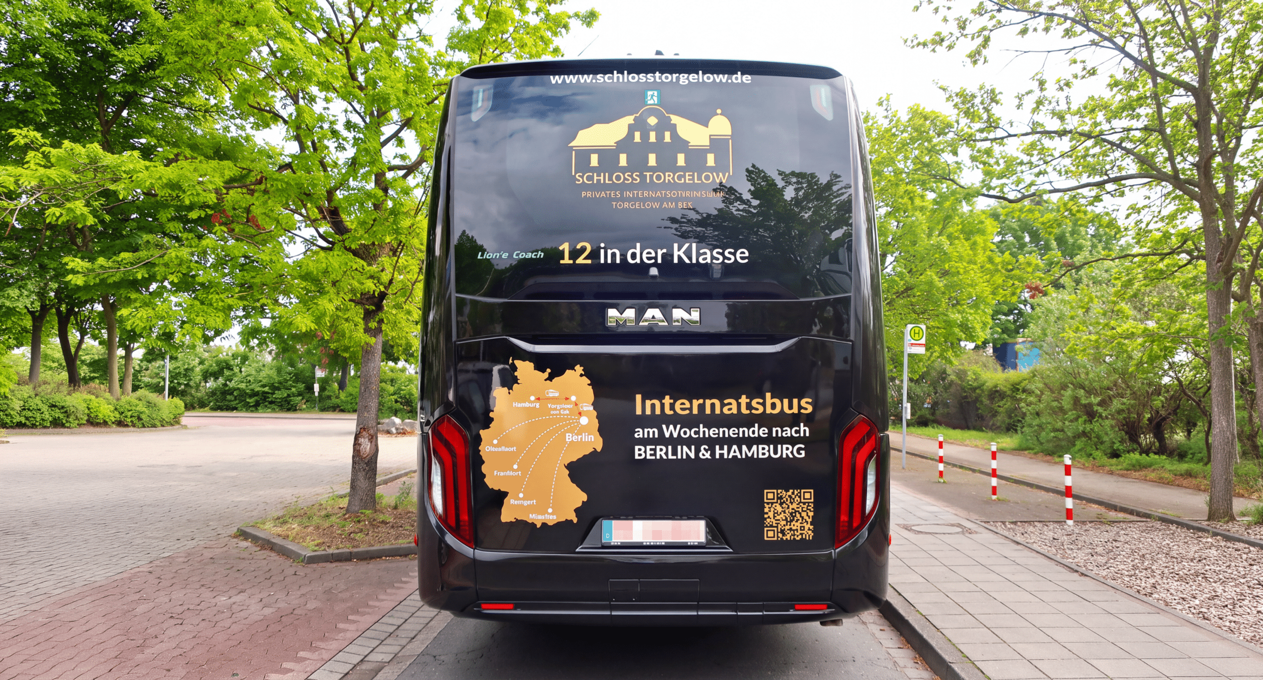 Individuell gestalteter Internatsbus von P&K Schmiedel in Braunschweig